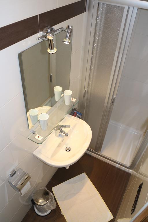 Enzianbrenner Hotel Jenig Room photo